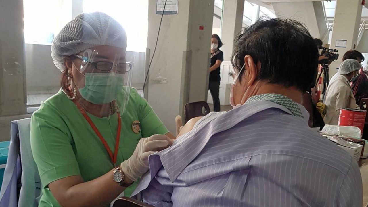 ป้องกันก่อนป่วย : สปสช.เปิด 10 กลุ่มเป้าหมายคนไทย "ทุกสิทธิ" รับวัคซีนไข้หวัดใหญ่ฟรี