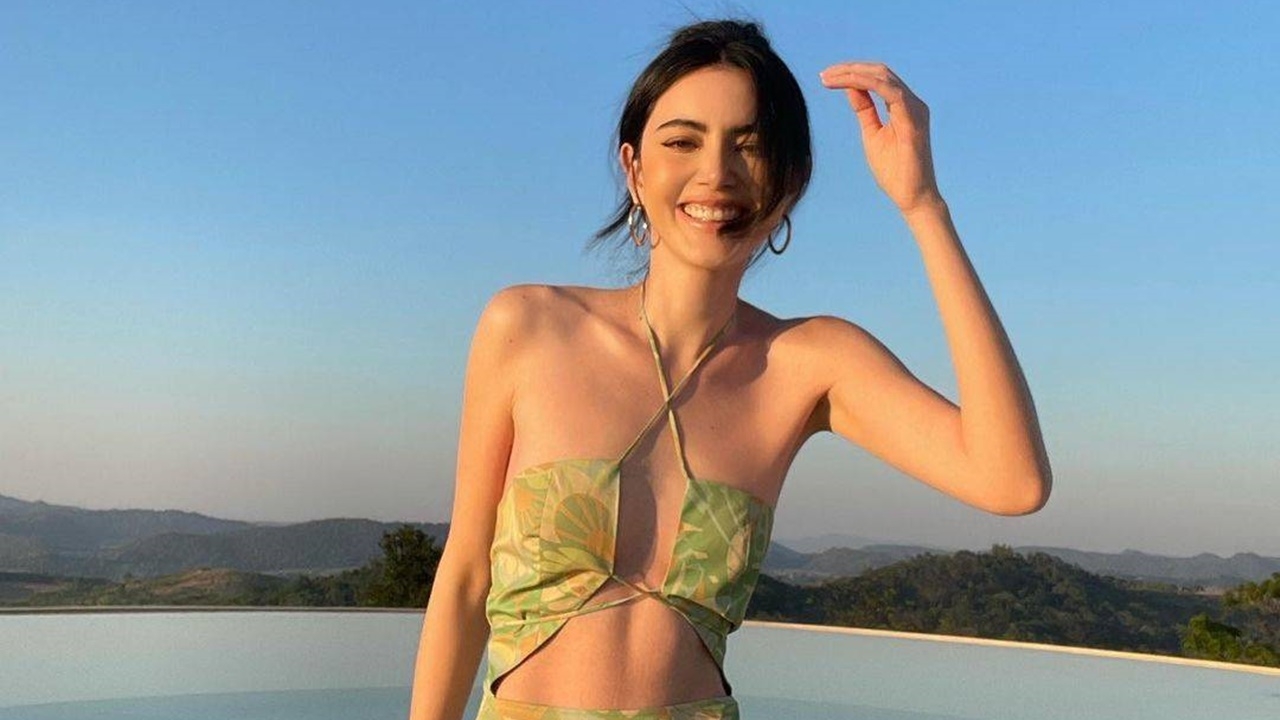 ใหม่ ดาวิกา ใส่ชุดอวดแซ่บเซ็กซี่ โพสท่าริมสระท่ามกลางภูเขา (คลิป)