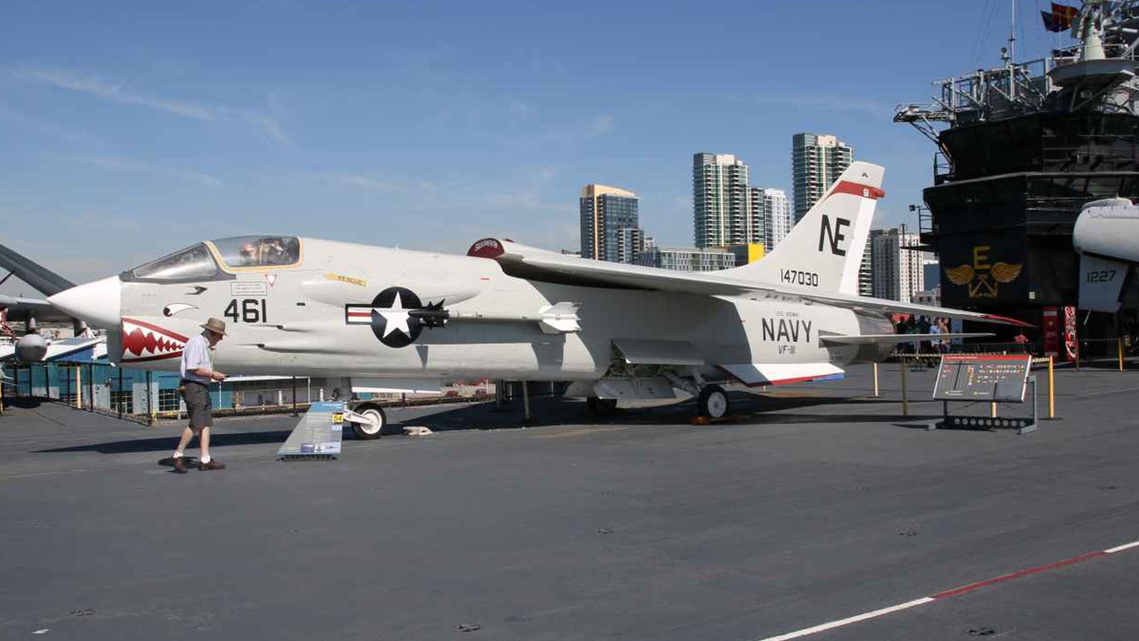 เก่งไม่กลัวกลัวมาเยอะ เอฟ-8 ครูเซเดอร์ หนีตายศึก 6 รุม 1 เหนือฟ้าเวียดนาม