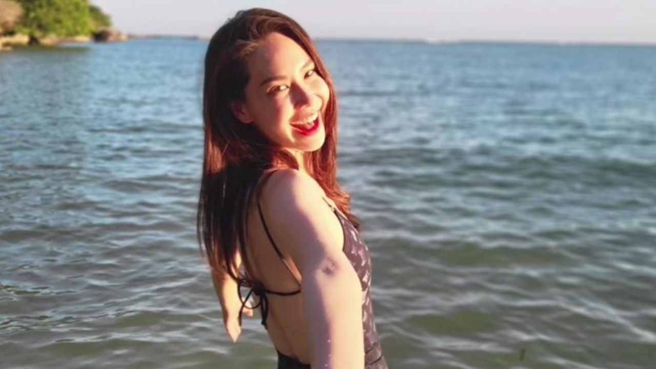 "นุ้ย สุจิรา" โพสต์ภาพชุดว่ายน้ำให้ดู แต่เบื้องหลังโพสต์นี้คุณสามีสกรีนแล้วสกรีนอีก