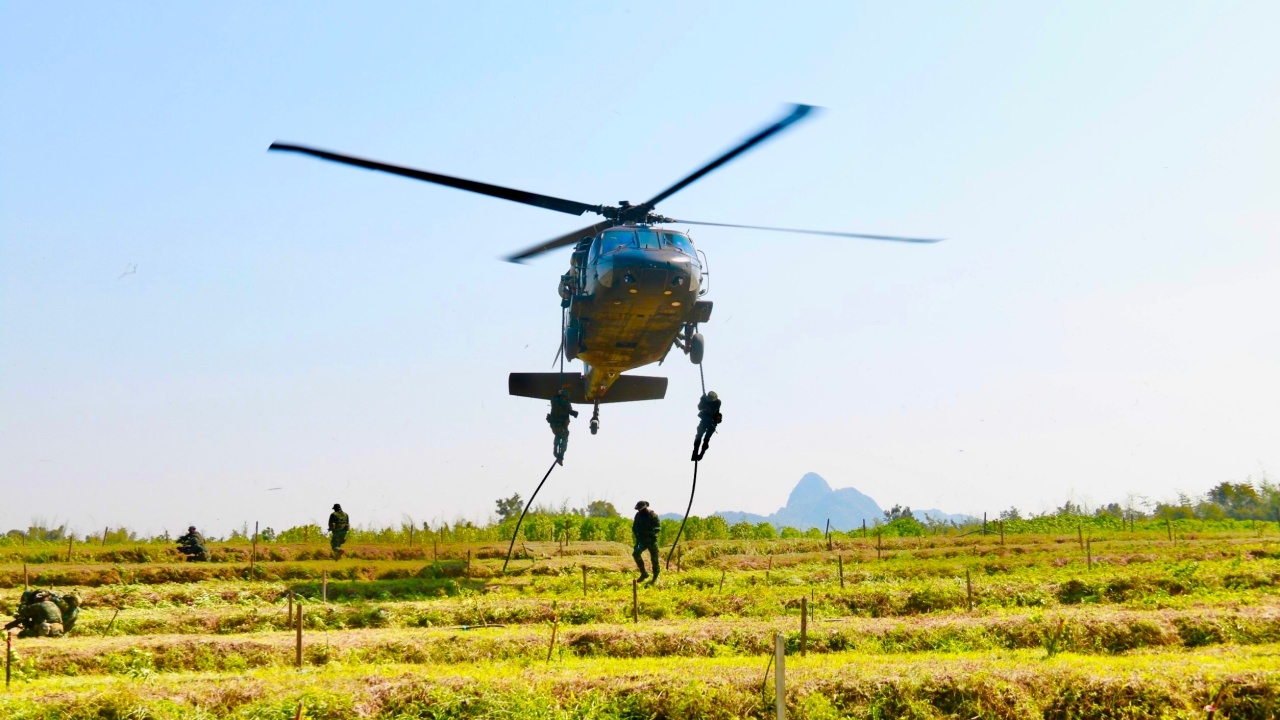 กกล.สุรสีห์ ฝึกร่วมใช้อากาศยาน สกัดกั้นลอบเข้าเมือง-ยาเสพติดแนวชายแดน