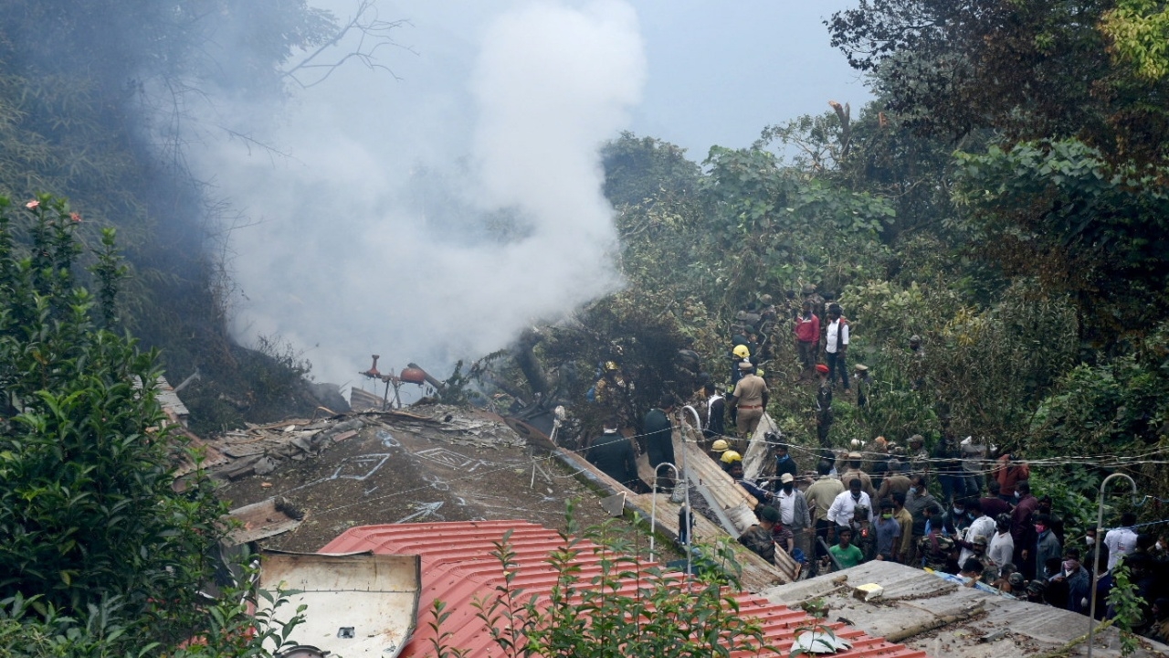 อินเดียช็อก เฮลิคอปเตอร์กองทัพตกดับ 13 ศพ รวม ผบ.สูงสุดและภริยา