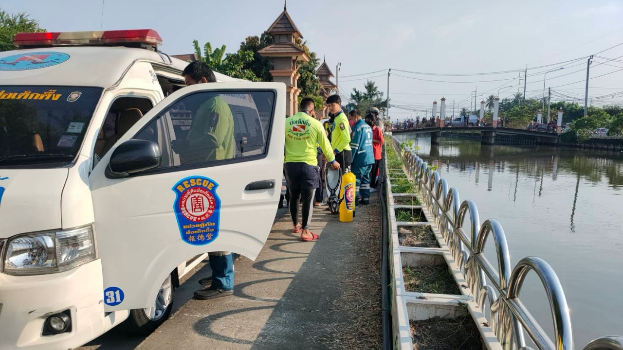 ช่างกลฝั่งธนดุ ซิ่งรถไล่ฟันคู่อริ โดดหนีจมน้ำดับ 1 
