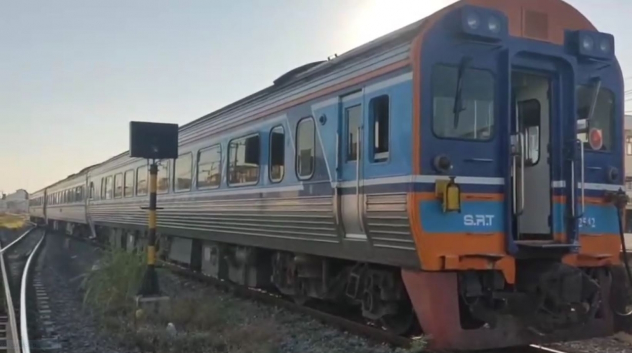รถไฟกรุงเทพฯ-อุบลฯ ชนหนุ่ม 42 ลากร่างไป 30 เมตรหัวขาดดับคาถนนที่สระบุรี