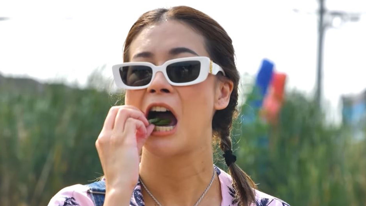 ซี-เอมี่ โชว์กินใบกระท่อม ก่อนลุยแดดร้อนเกี่ยวข้าวครั้งแรกในชีวิต