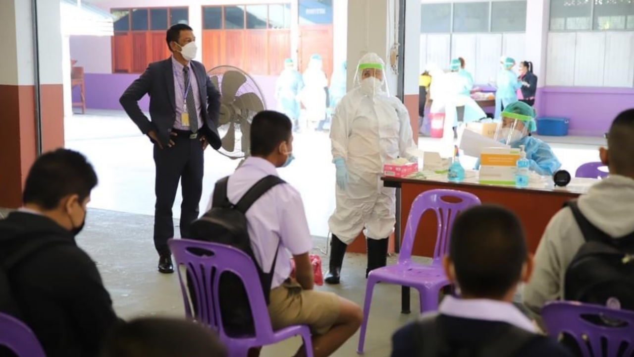 ยุ่งอีก "บ้านลาดวิทยา" เพชรบุรี พบนร.ติดโควิดแล้ว 8 คน 