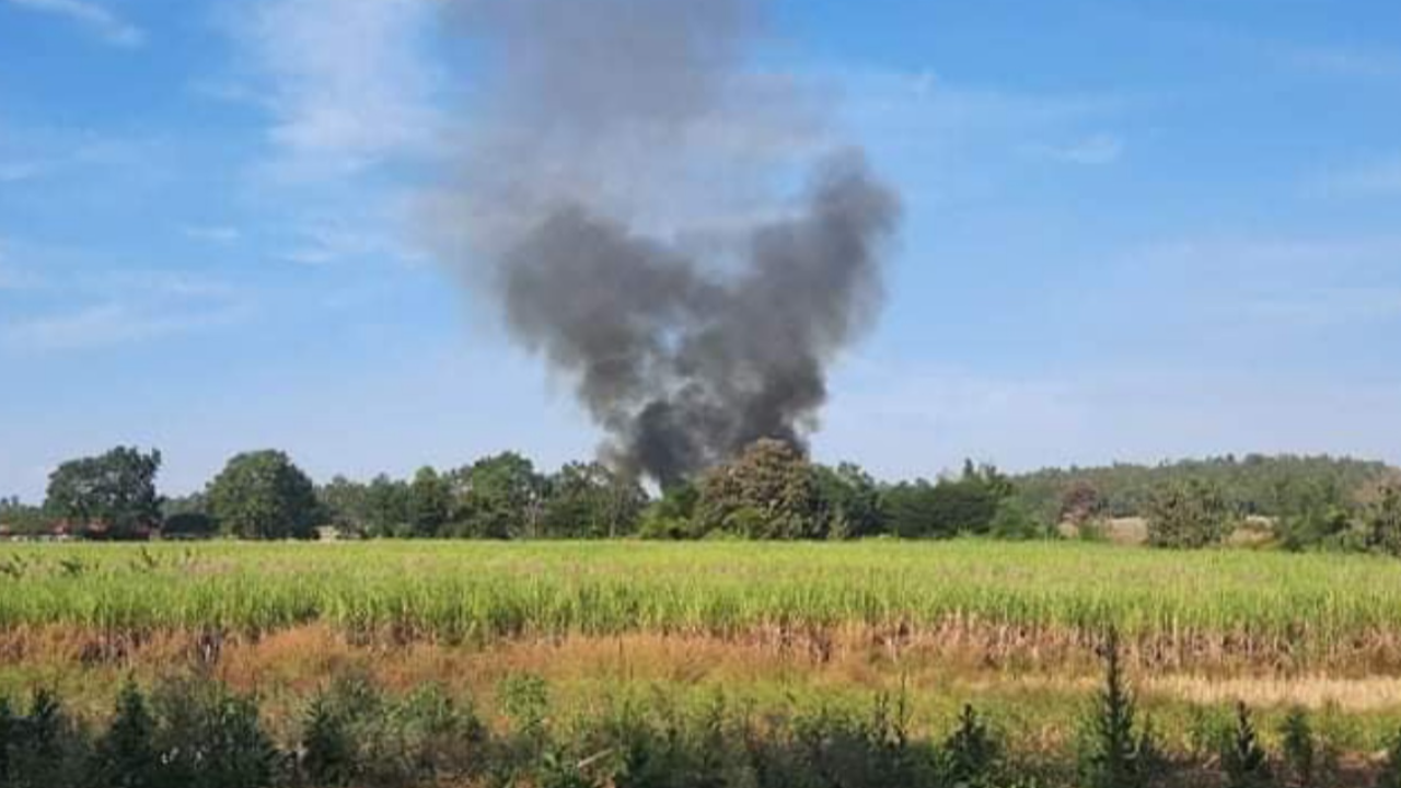 พม่ารบเดือด ถล่มด้วยปืนค.81 กระสุนลอยตกฝั่งไทย ชาวบ้านอพยพวุ่น