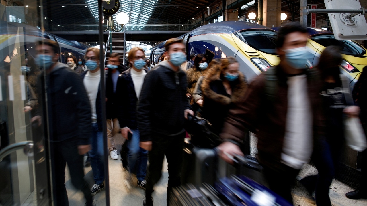 รบ.ฝรั่งเศส สั่งห้ามชาวอังกฤษเข้าประเทศแล้ว สกัดโควิดโอมิครอน