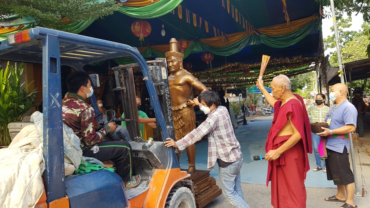 ชาวบ้านขอส่อง "เลขเด็ด" ท้าวหิรัญพนาสูร วัดสว่างอารมณ์ ลุ้นโชค 16/12/64