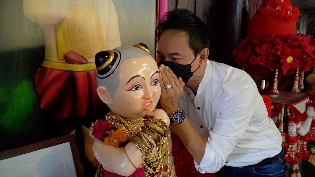 นักร้องลูกทุ่งดัง มาขอพร "ไอ้ส้มฉุน" ไม่กั้ก "เลขเด็ดงวดนี้" ลุ้นโชค