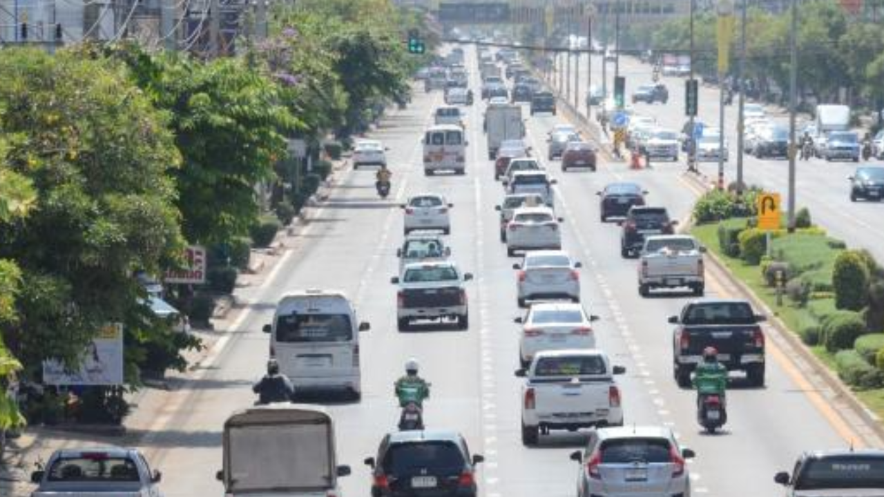 โฆษกรัฐบาล เผย ช่วงปีใหม่ ตร.จัดกำลัง 8 หมื่นนาย อำนวยความสะดวกประชาชน 