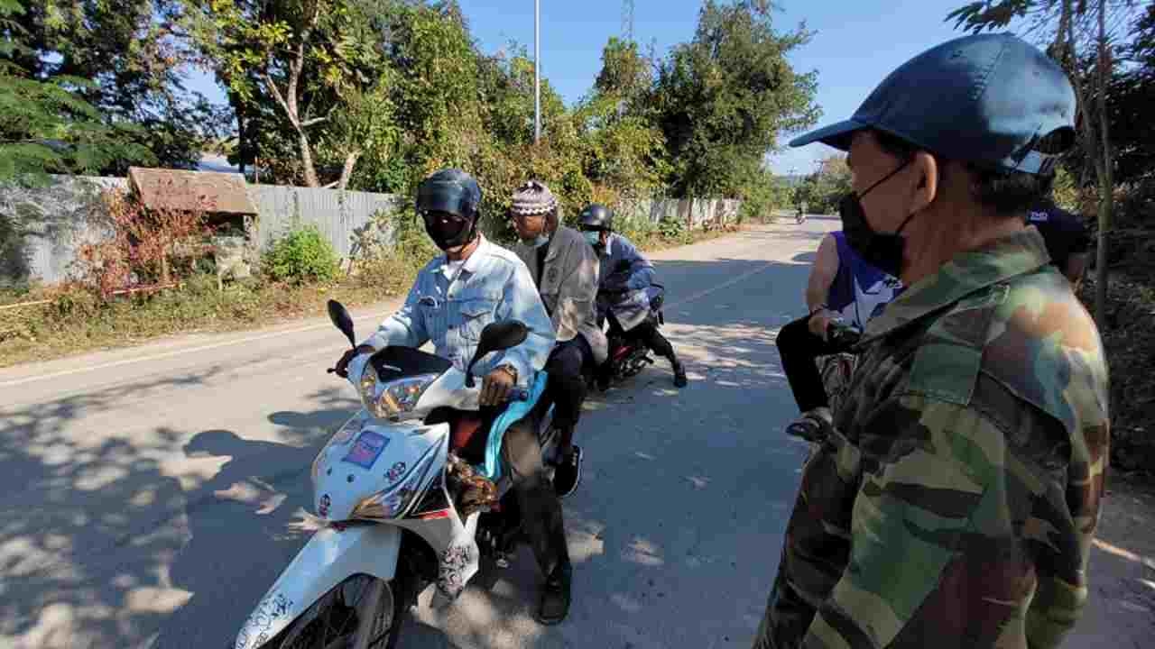 จนท.ฝ่ายไทย จับตาการสู้รบชายแดนฝั่งแม่สอด หลังคนหนีตายมากว่า 2,500 ราย