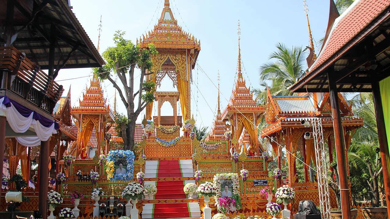 เมรุลอย 9 ยอด เผาศพแม่ เศรษฐีแม่กลองทุ่มสร้าง ตอบแทนพระคุณน้ำนม