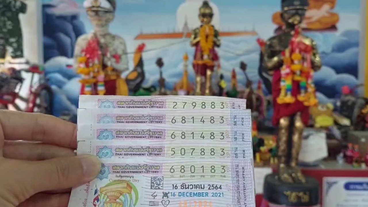 คนดวงดีแห่ แก้บน "ไอ้ไข่" วัดโสมนัสตุ้มท่า หลังรับโชคงวด 16/12/64