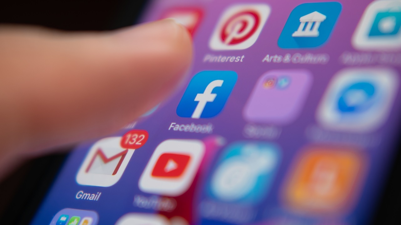 มาร์ค ซัคเคอร์เบิร์ก แจ้งเฟซบุ๊ก-ไอจี ใช้งานได้แล้ว หลังล่มนานข้ามคืน