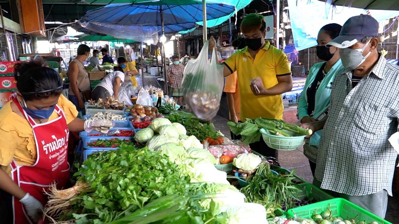 ชาวบ้านชัยนาทแห่ตุนผักกินล้างท้องรอกินเจ ตลาดสุดคึกคัก แม้ราคาจะแพงขึ้น