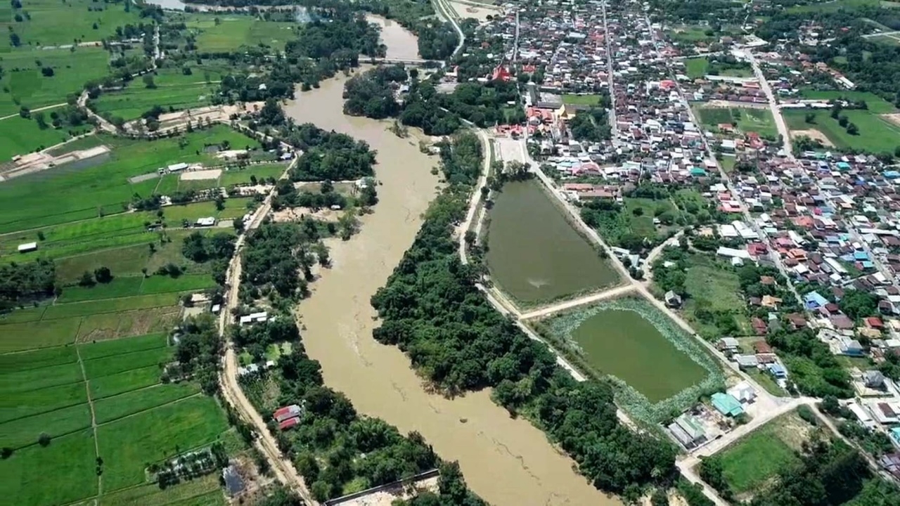 ขอนแก่น น้ำชีเพิ่มระดับสูงขึ้น ไหลท่วมเขตอำเภอเมือง เร่งระบายลงแม่น้ำโขง