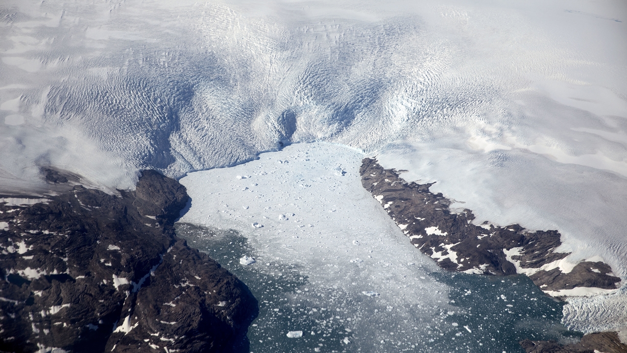 เมฆตอบสนองการเปลี่ยนแปลง น้ำแข็งในทะเลอาร์กติก