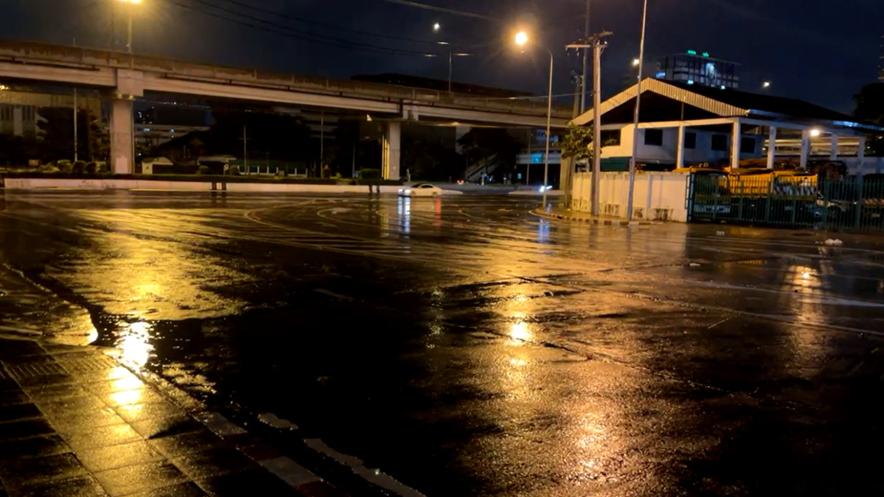 เหตุการณ์ปกติแล้ว ที่แยกมิตรไมตรี ไม่พบผู้ชุมนุมและเจ้าหน้าที่อยู่ในพื้นที่