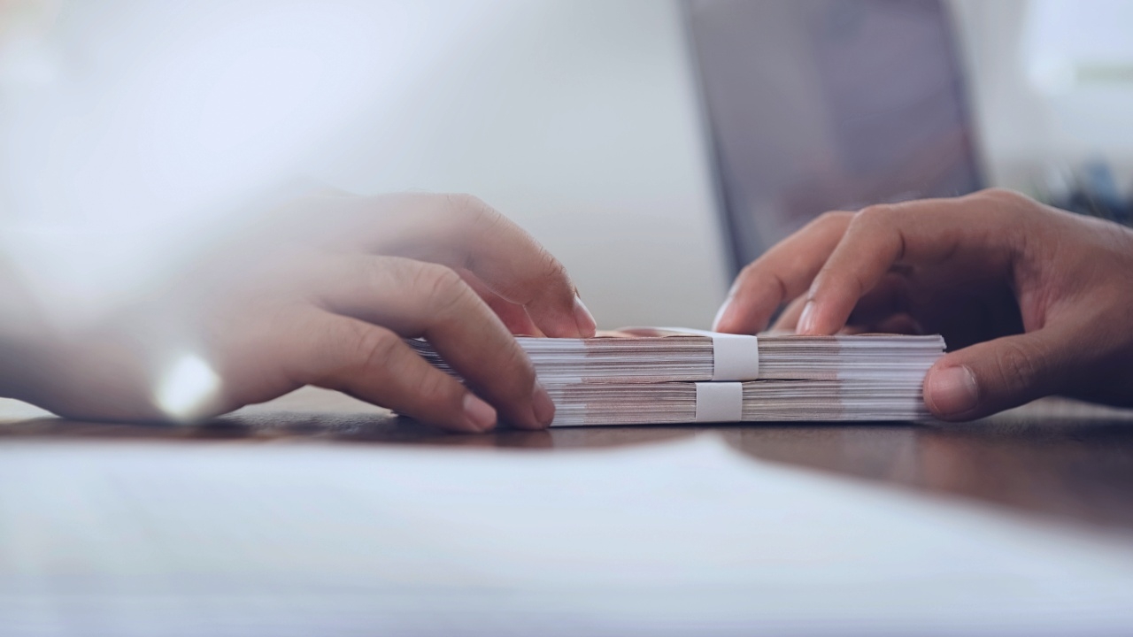 เพื่อนแสบยืมเงินครึ่งแสนไม่คืน สาวงัดไม้เด็ด จนได้เงินคืนพร้อมดอกเบี้ย