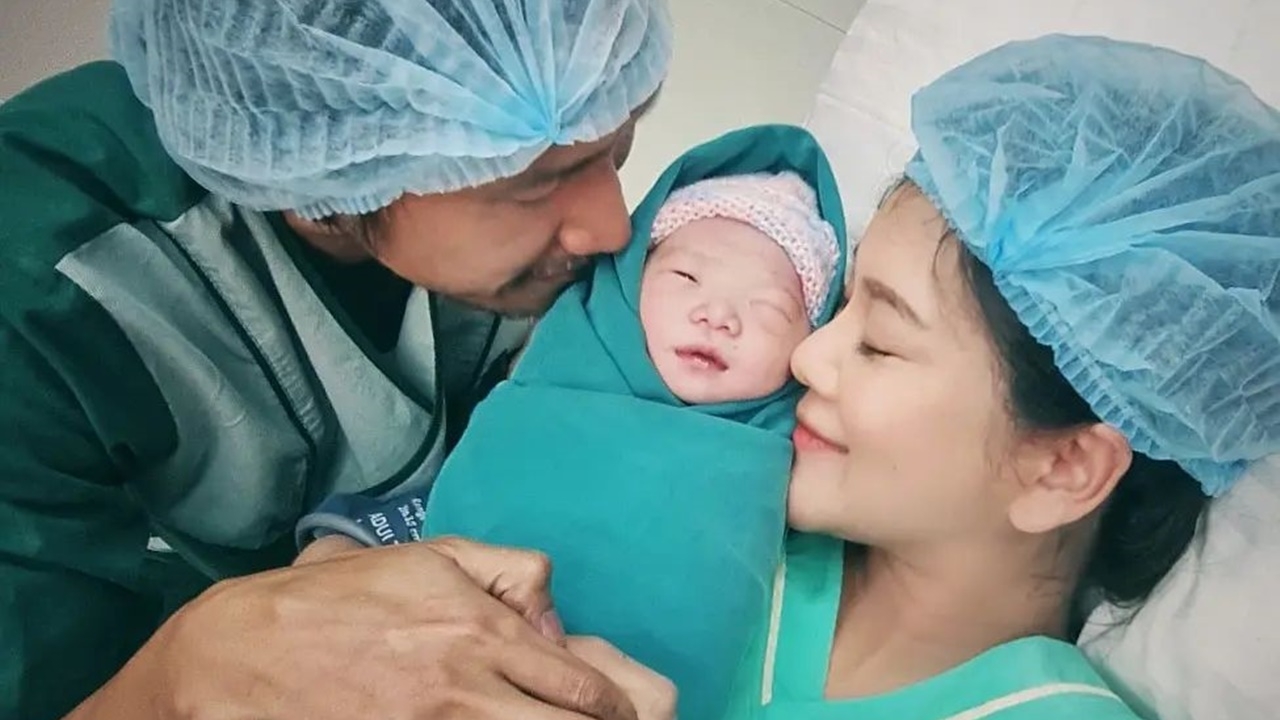 ก้อย-ตูน พร้อมใจโพสต์รูปแรก 3 คนพ่อแม่ลูก ขอบคุณทุกคำอวยพรที่ส่งให้