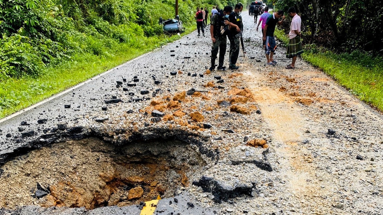 ลวงตำรวจไปโดนระเบิด