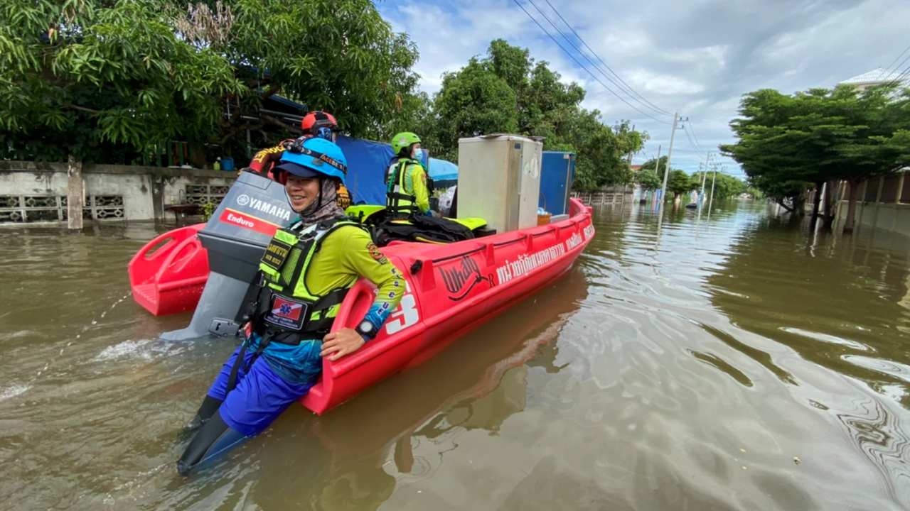 กู้ภัยเร่งช่วยชาวบ้านหนองปลาเข็งร้อยครัวเรือน หลังโดนน้ำชีท่วมกว่า 2 ม.