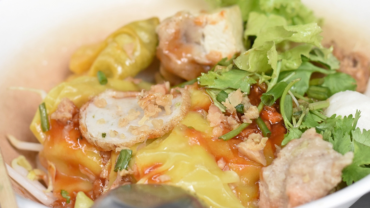 “ยอดคุณแม่” ขายก๋วยเตี๋ยว ส่งลูกเรียนหมอ–วิศวะ