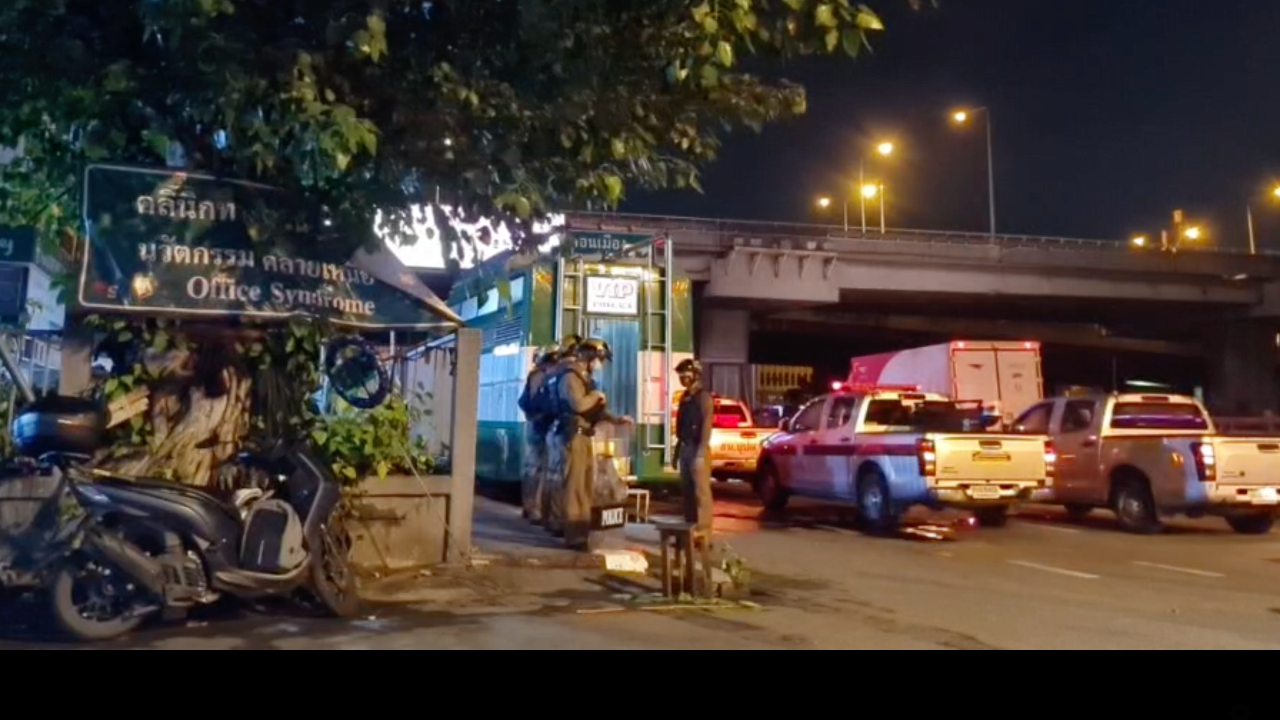 ล่วง "เคอร์ฟิว" กว่าชั่วโมง ตร.ตรึงกำลังแฟลตดินแดง เหตุการณ์สงบไร้ป่วน