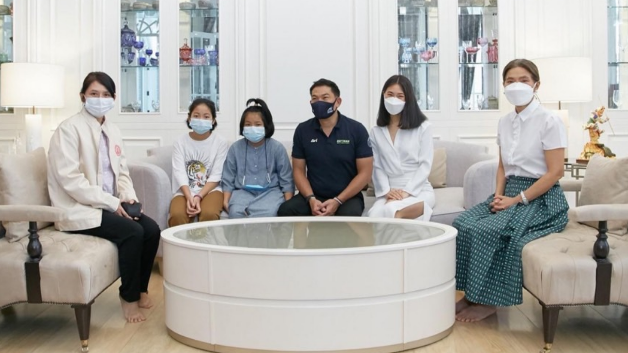 เพลง ชนม์ทิดา เผยภาพอบอุ่นรับอุปการะ "น้องกระปุก-ออมสิน" เสียแม่จากโควิด