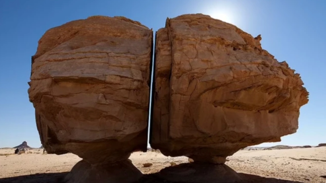 อึ้ง ก้อนหินปริศนาในซาอุฯ ขาดครึ่ง เส้นเรียบกริบ ทำคนสงสัยฝีมือเอเลี่ยน