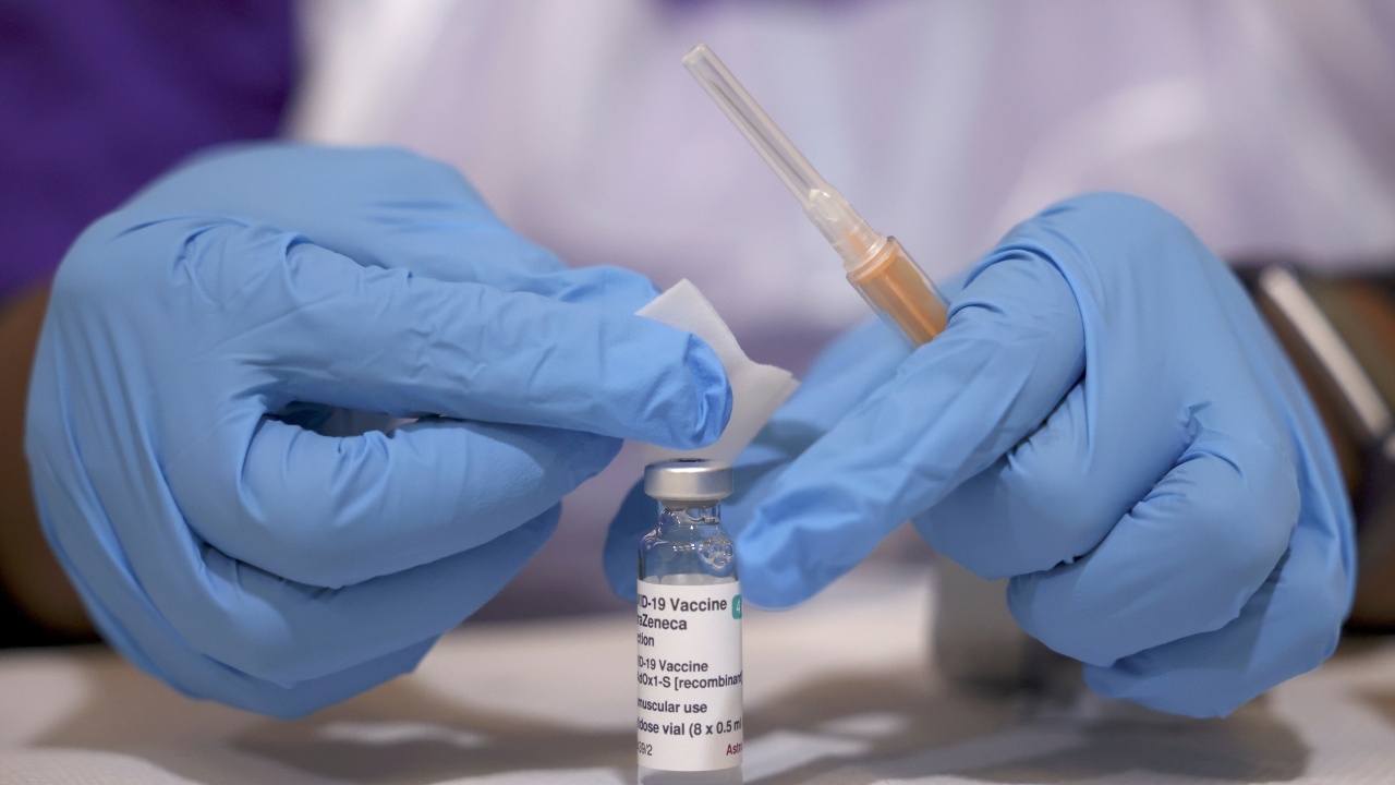 WHO แนะนำฉีดวัคซีนเข็ม 3 ให้คนอายุ 60 ปีขึ้นไปที่ฉีดซิโนแวค ซิโนฟาร์ม