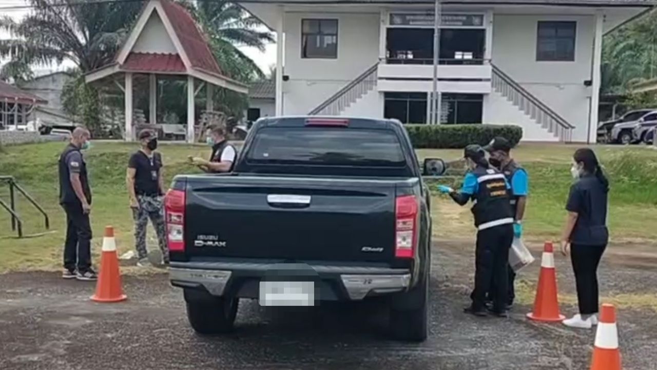 พฐ.เมืองคอน เก็บหลักฐานกระบะผัวใหม่ยิงเมียตาย เผยคนร้ายขอมอบตัวเย็นนี้ 