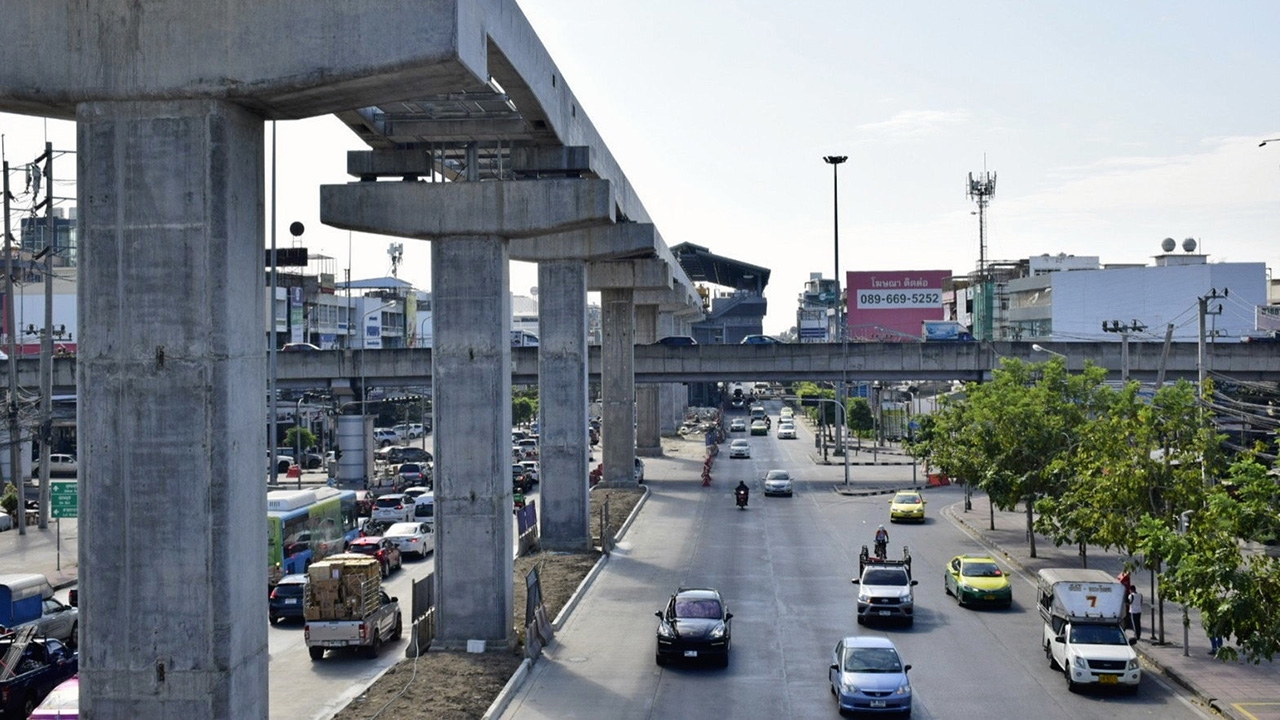 รถไฟฟ้าสายสีเหลืองคืนผิวจราจร ศรีนครินทร์แยกโคกวัด-สวนหลวง