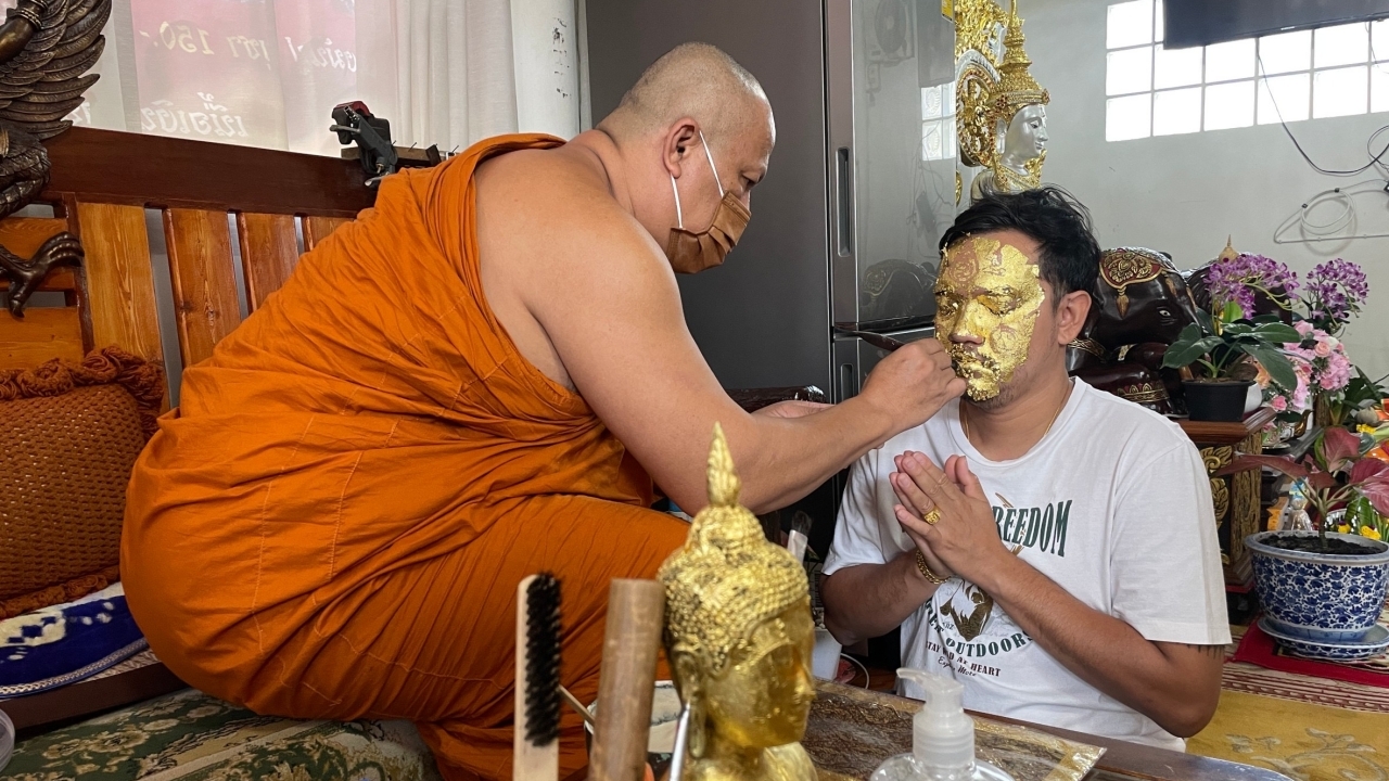 หลวงพ่อวัดศาลารี ยุติพิธี "ลงนะหน้าทอง" แจงวัดคือที่พึ่งพาจิตพักพิงใจ