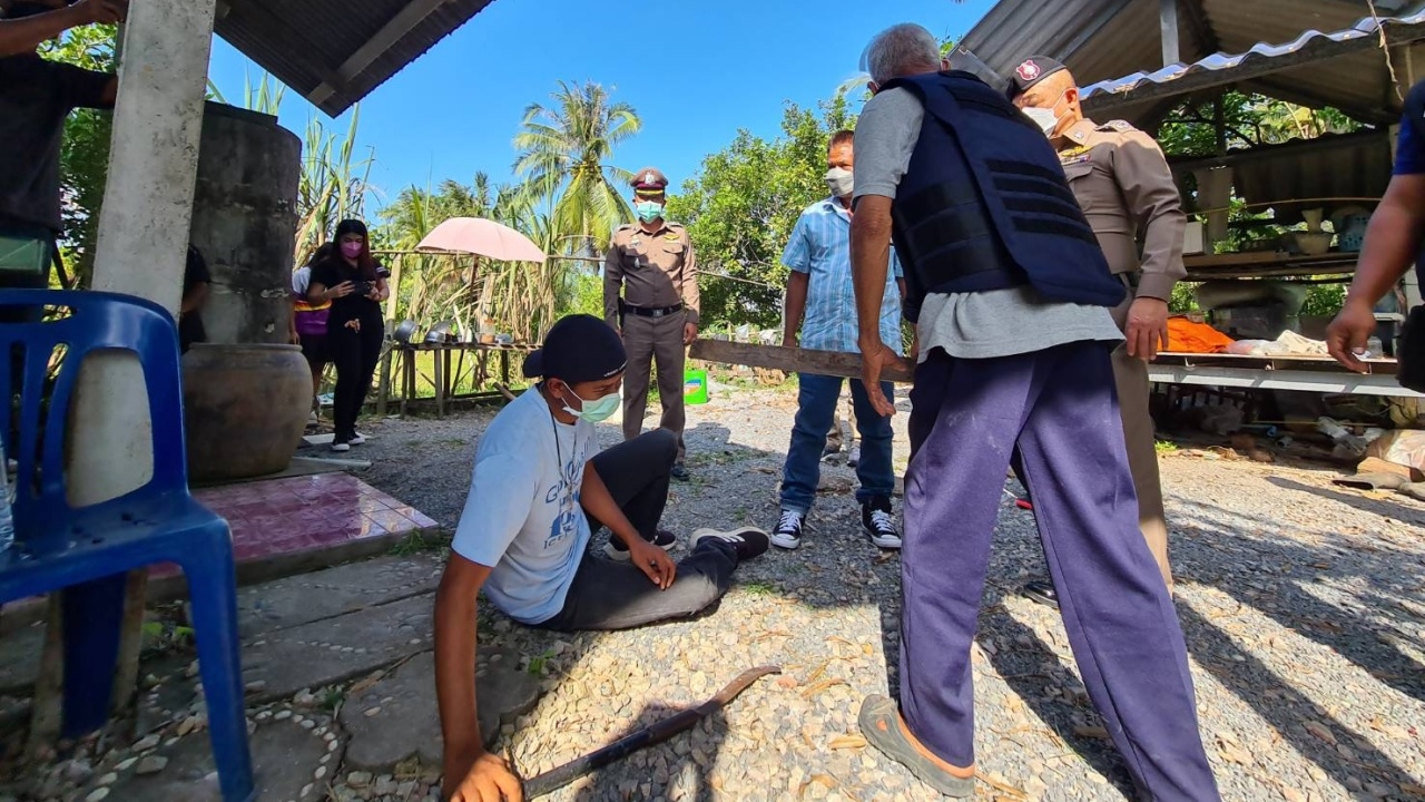 พ่อสุดทนคว้าไม้ทุบลูกทาสยาดับ ก่อนนำศพทิ้งริมคลอง หวังอำพรางคดี