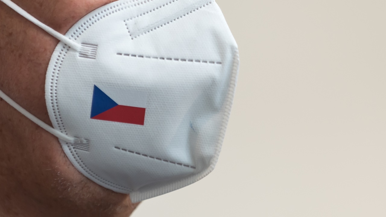 นักร้องหญิงเช็กป่วยโควิดดับ หลังตั้งใจติดเชื้อหวังได้ใบรับรองเข้าอาคาร