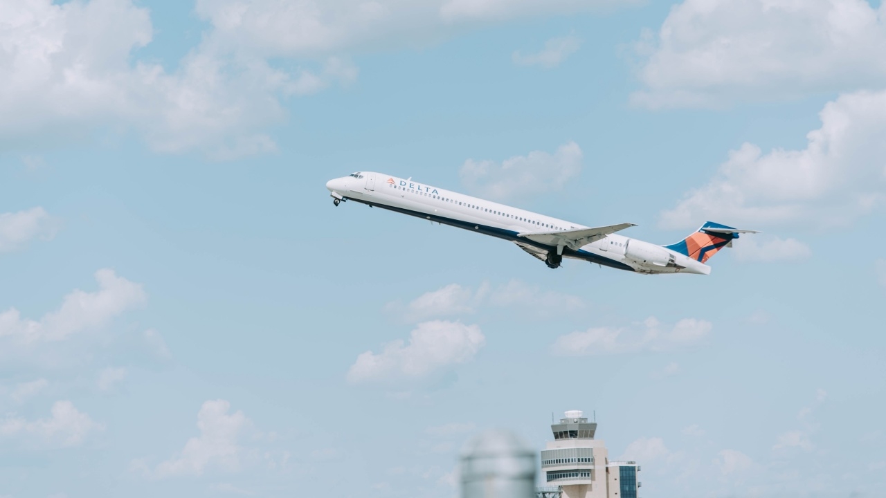 ธุรกิจสายการบินในสหรัฐฯ เตือนสัญญาณ 5G ส่งผลกระทบต่อเครื่องบินอย่างร้ายแรง