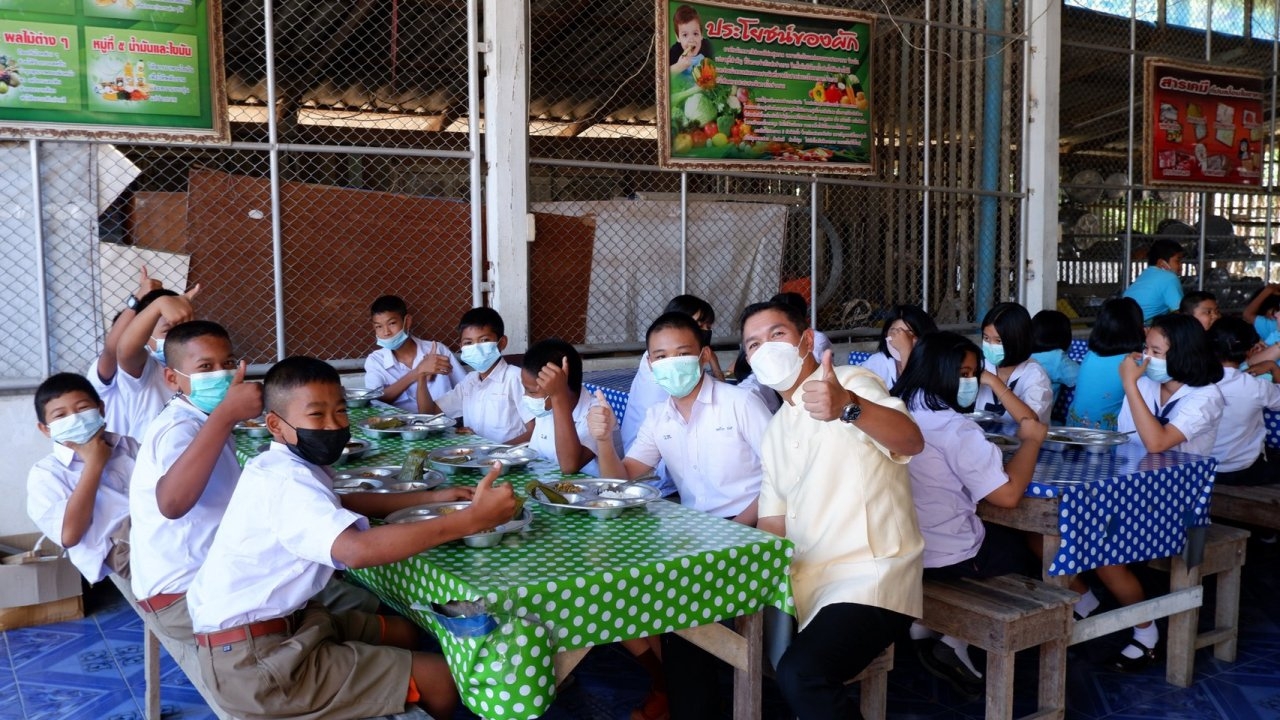 ป.ป.ช.เพชรบุรีสอบปมอาหารกลางวันนักเรียนให้น้อย พบเป็นจานของเด็กอนุบาล