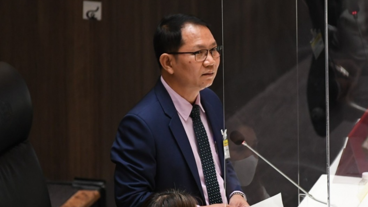 ก้าวไกล ถามปมค่าแรงขั้นต่ำกลางสภา เหน็บ ประชาชนไม่ได้อยู่บ้านหลวงน้ำ-ไฟฟรี