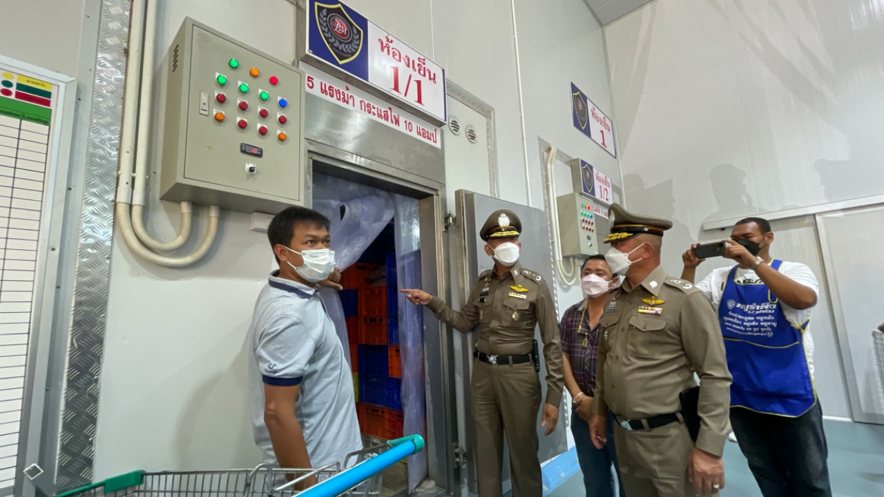 ลุยตรวจห้องเย็นที่คลองหลวง สงสัยกักตุนหมู พบขนข้ามเขตมาจากสายไหม 