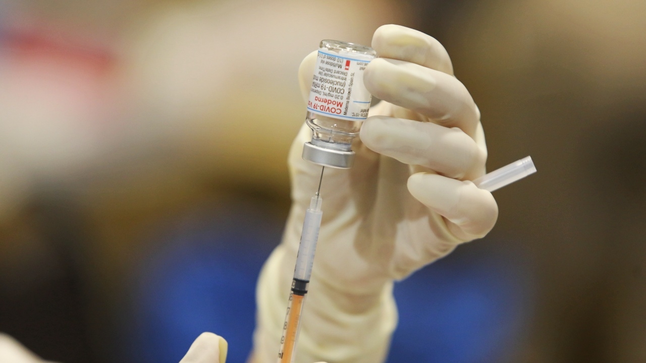 "หมอยง" เปิดผลศึกษากระตุ้นเข็ม 3 ด้วยวัคซีน "โมเดอร์นา" ย้ำไทยมาถูกทางแล้ว