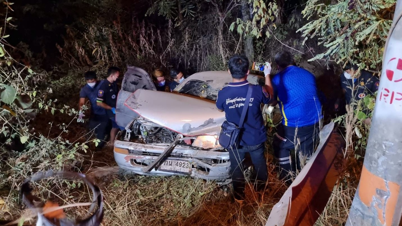 ขับพ้นผ้าเหลือง ผช.เจ้าอาวาสถอดสบงใส่กางเกงออกไปเมา รถคว่ำความแตก