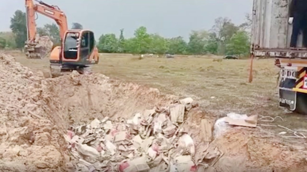 ยึด-ฝังทำลาย "เนื้อหมู" ขนจากเพื่อนบ้าน-เสี่ยงโรคระบาด กว่า 20 ตัน