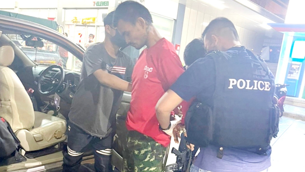 ตร.ลพบุรี ตามจับอดีตทหารเกณฑ์ บุกหน่วยขโมยปืนเอ็ม 16 คาปั๊มน้ำมัน