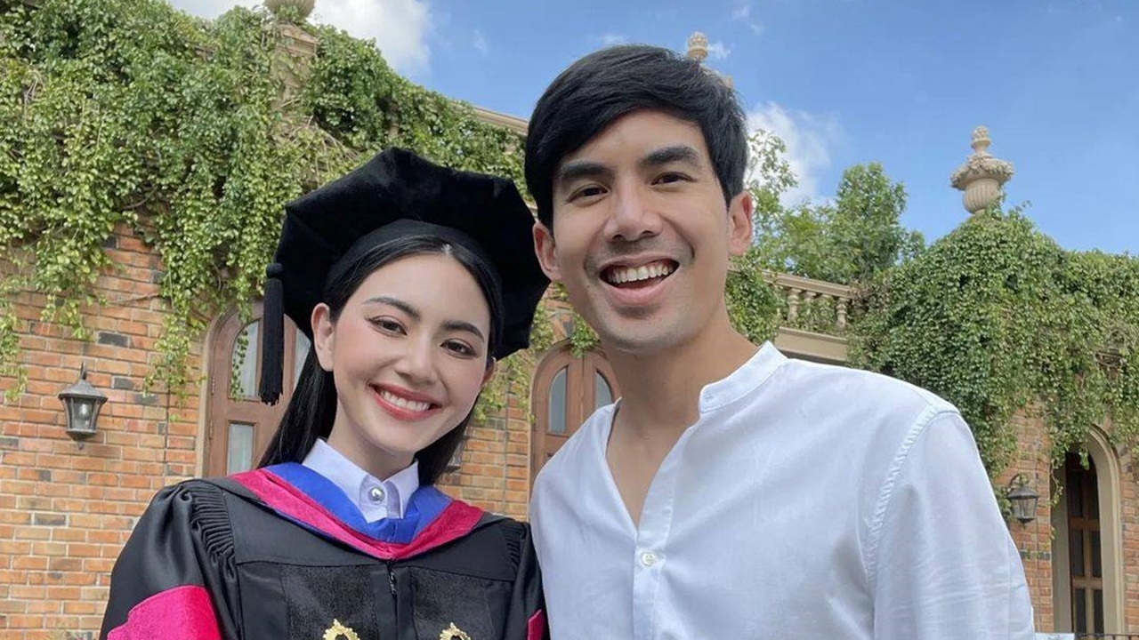ใหม่ ดาวิกา สุดปลื้มรับปริญญาโท เต๋อ ฉันทวิชช์ ร่วมยินดีความสำเร็จ (คลิป)