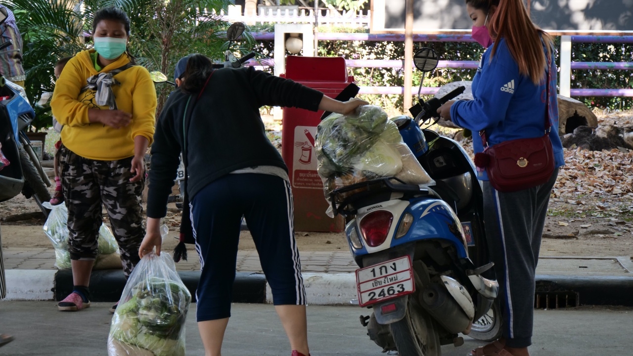 น้ำใจคนดอย ขนผักสด 12 ตันจากอมก๋อยแจกคนเมือง สู้วิกฤติของแพง