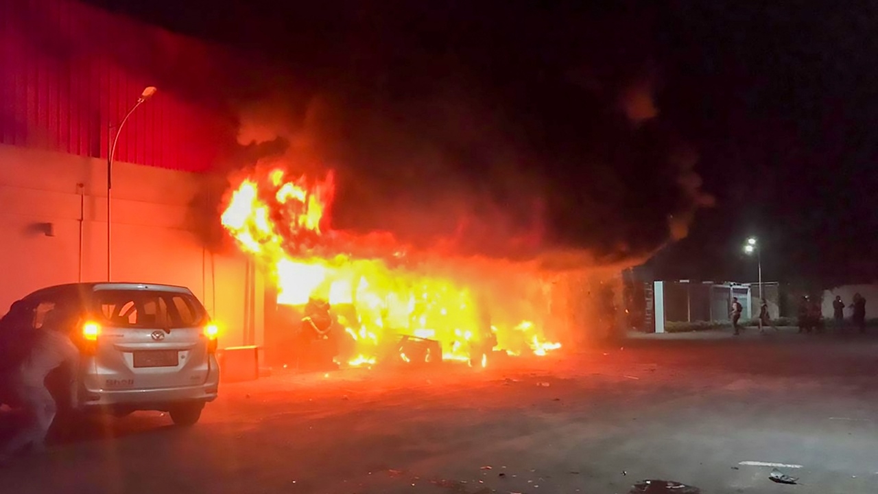 ไนต์คลับอินโดนีเซียถูกเผาวอด เหตุวัยรุ่นตีกันดับสลด 18 ศพ 