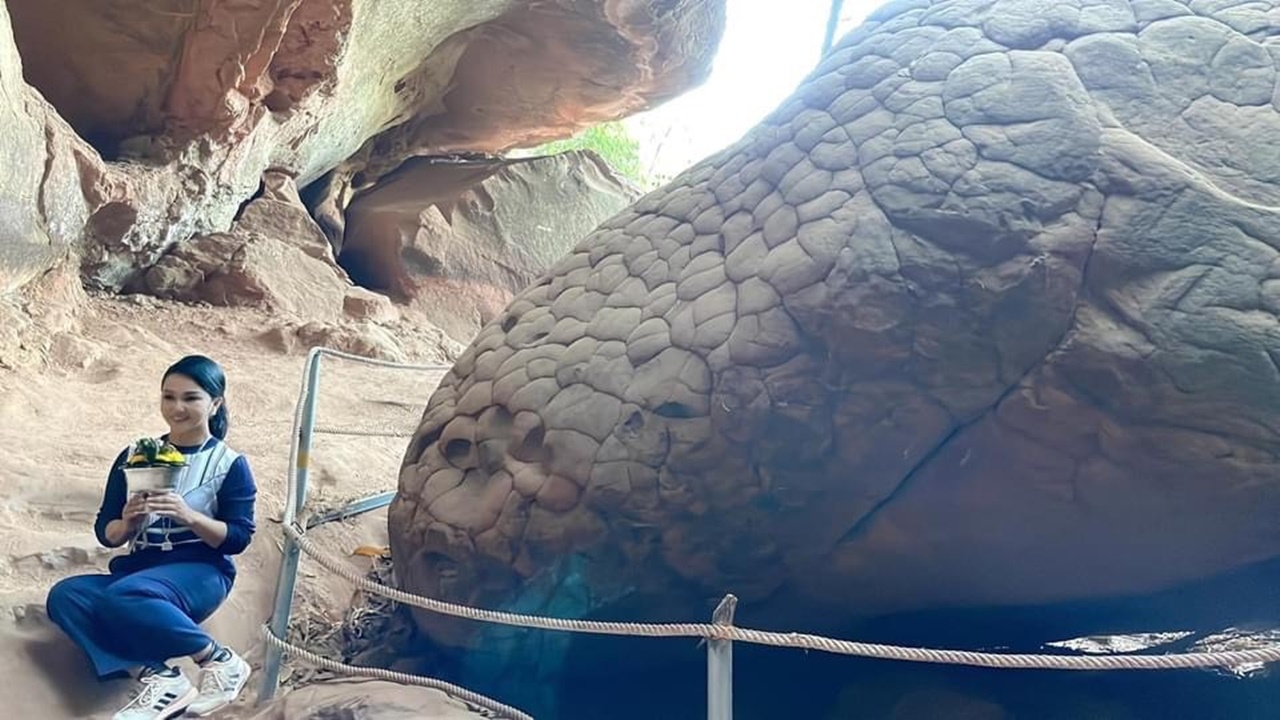 ชาวเน็ตคาใจ ครูอ้อย เข็มทิศชีวิต ขึ้นถ้ำนาคามือเปล่าแล้วใครให้ยืมกระทง