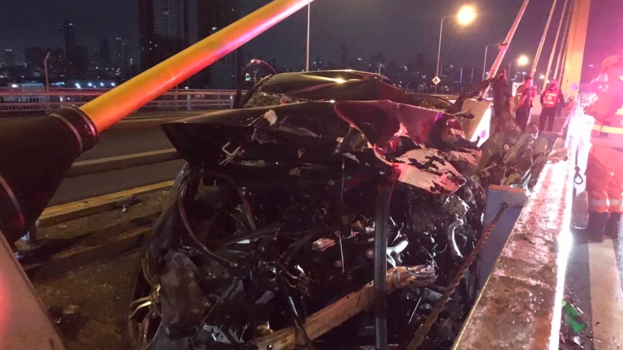 เจ้าของเพจชิมอาหาร พาสาวปริศนาซิ่งบีเอ็ม ชนท้ายสิบล้อบรรทุกแก๊ส ดับ 1